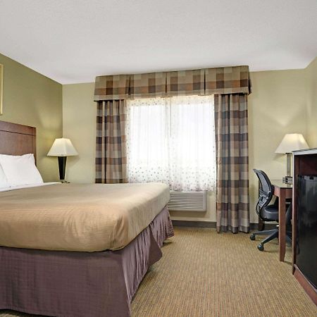 Super 8 By Wyndham Monticello Exterior foto
