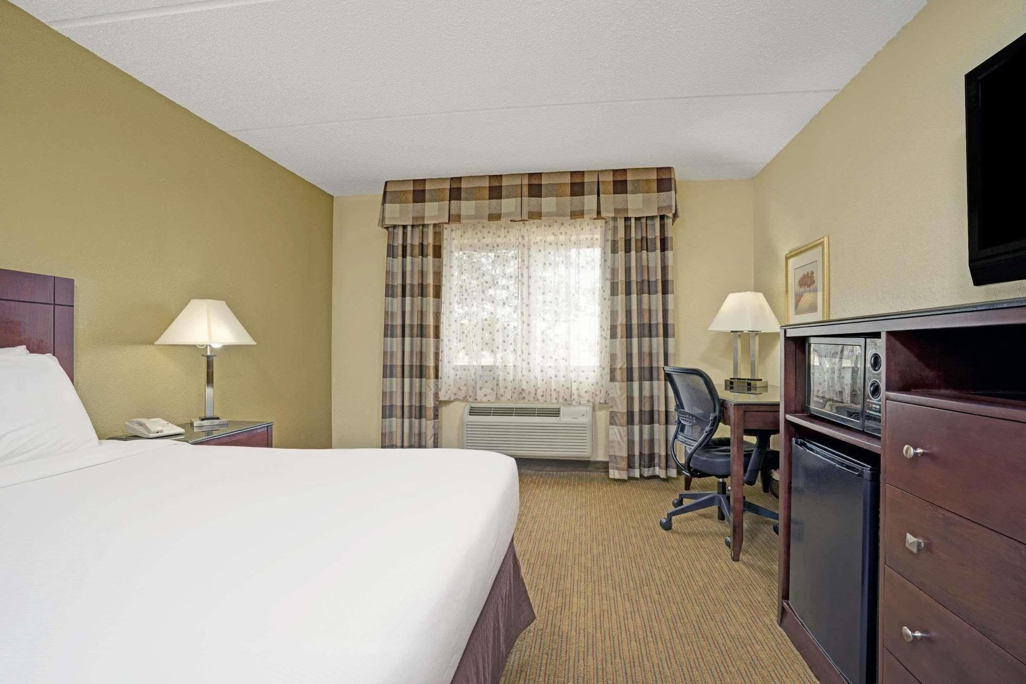 Super 8 By Wyndham Monticello Exterior foto